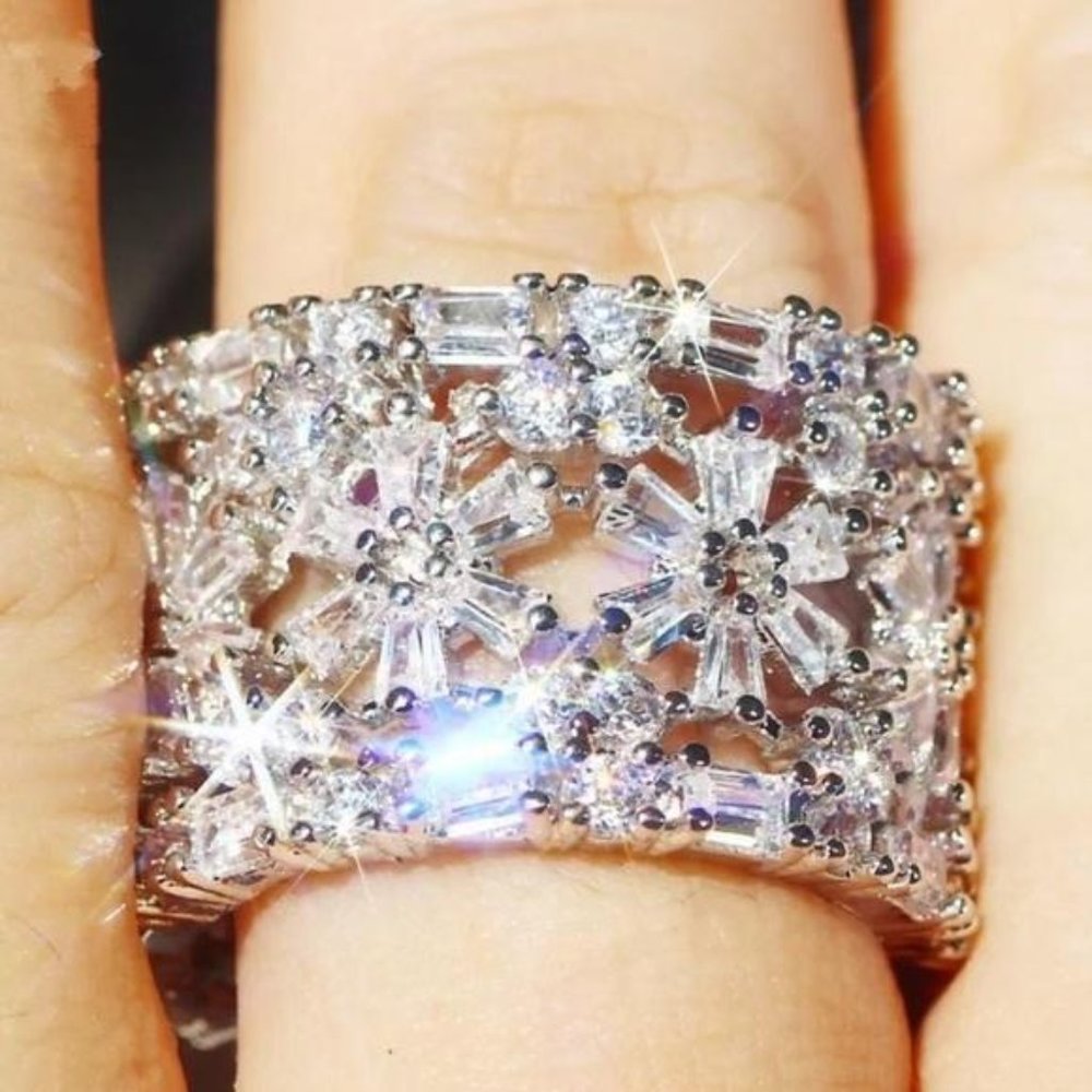 New 18CT 925 Sterling Silver Diamond Ring